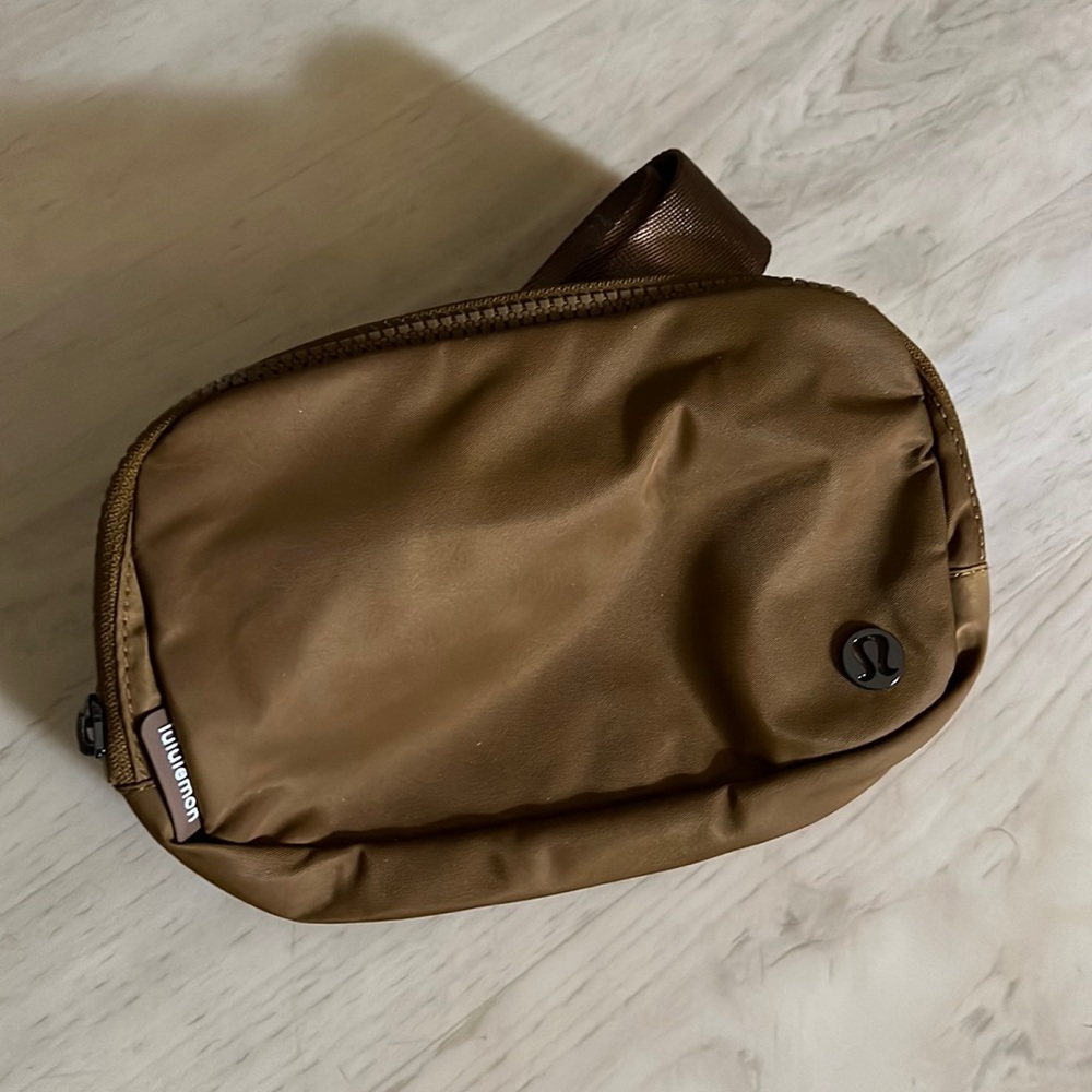 LULULEMON EVERYWHERE BELT BAG
